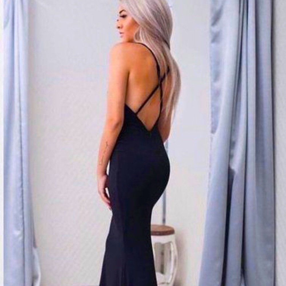 Simple Halter Red V-Neck Criss Cross Sleeveless Mermaid Long Prom Dress. ZipUp